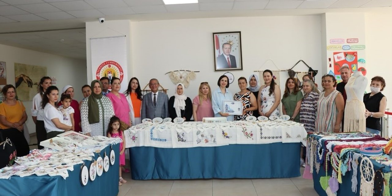 ADEM projesi kursiyerlerinin el emeği ürünleri sergilendi
