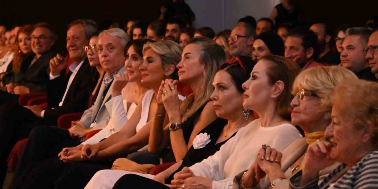 Bodrum Belediyesi Şehir Tiyatrosu’na 3 ödül