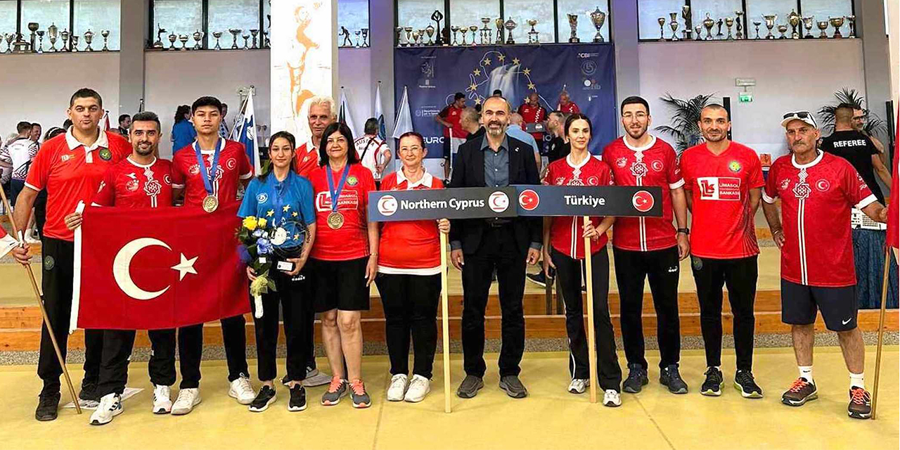 İki ay yıldızlı bayrak İtalya’da dalgalandı