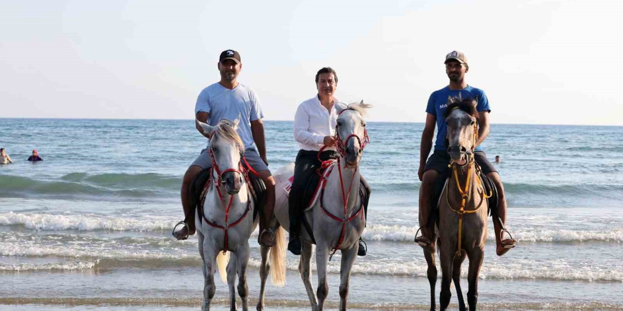 Başkan Aras Patara plajında at bindi