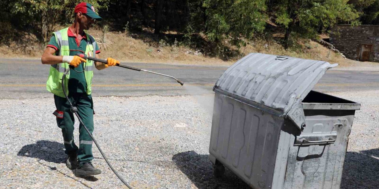 Menteşe’de çöp konteynerlerine hassas temizlik