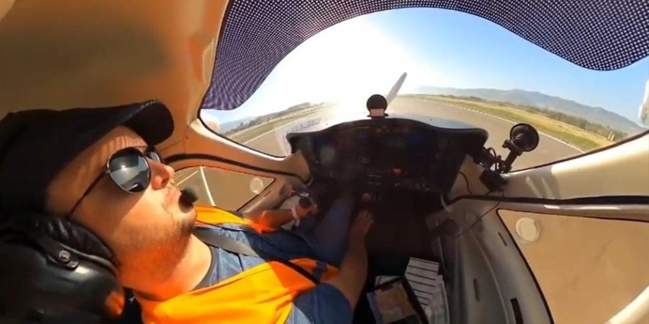 Film sahnesi değil gerçek: Havada motoru duran uçağı başarıyla piste indirdi