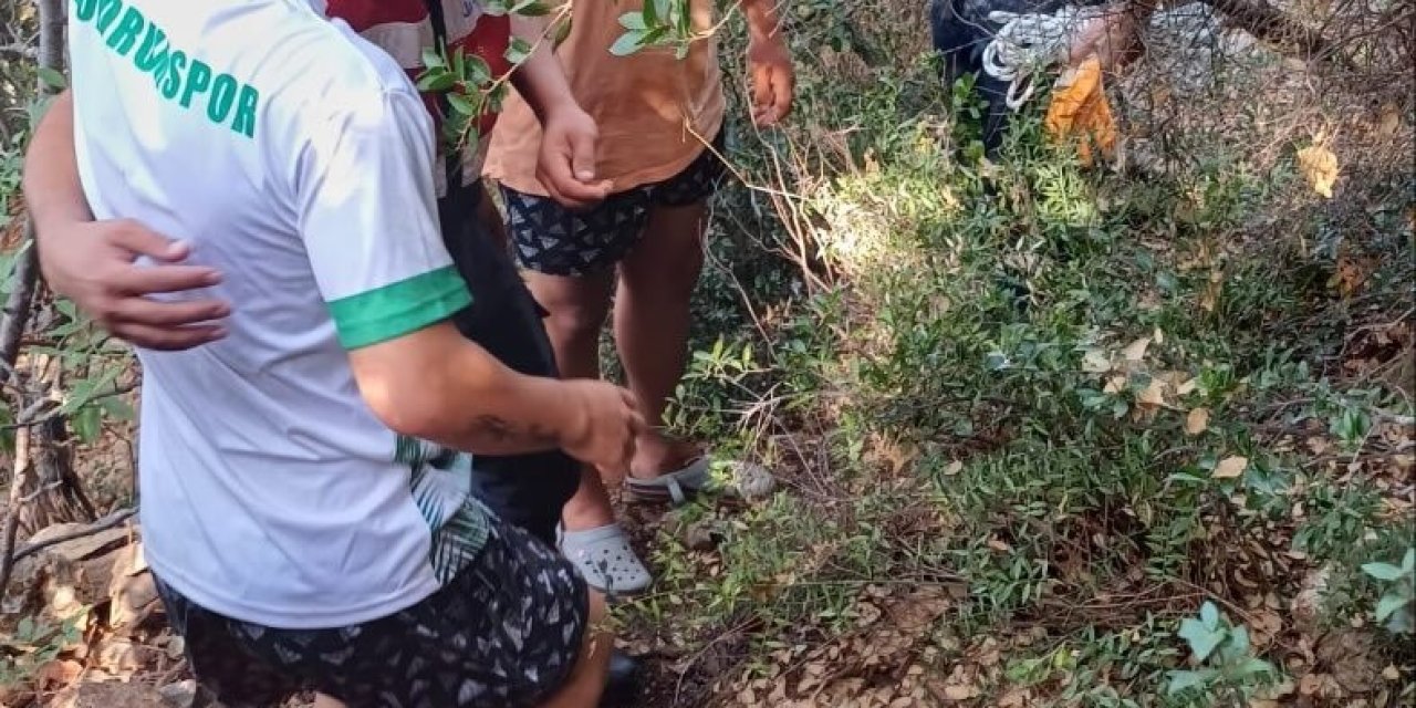 Kuşadası’nda kayalık bölgeye düşen şahıs yaralandı