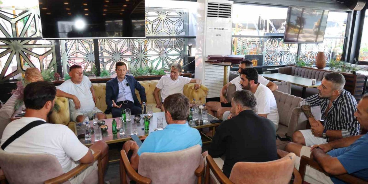 Başkan Ünlü Barlar Sokağı esnafı ile görüştü