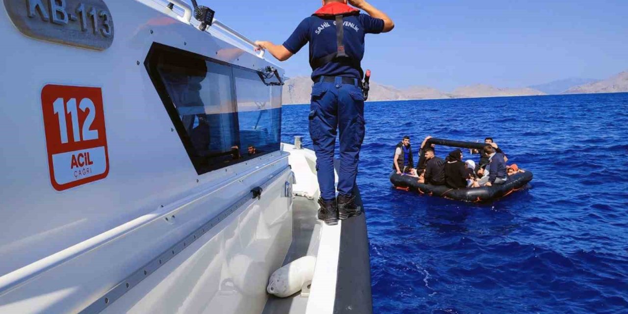 Yunanistan’ın geri ittiği 20 düzensiz göçmen kurtarıldı
