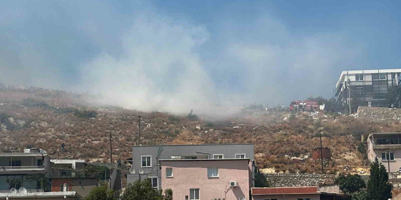 Milas’ta makilik yangını evleri tehdit etti