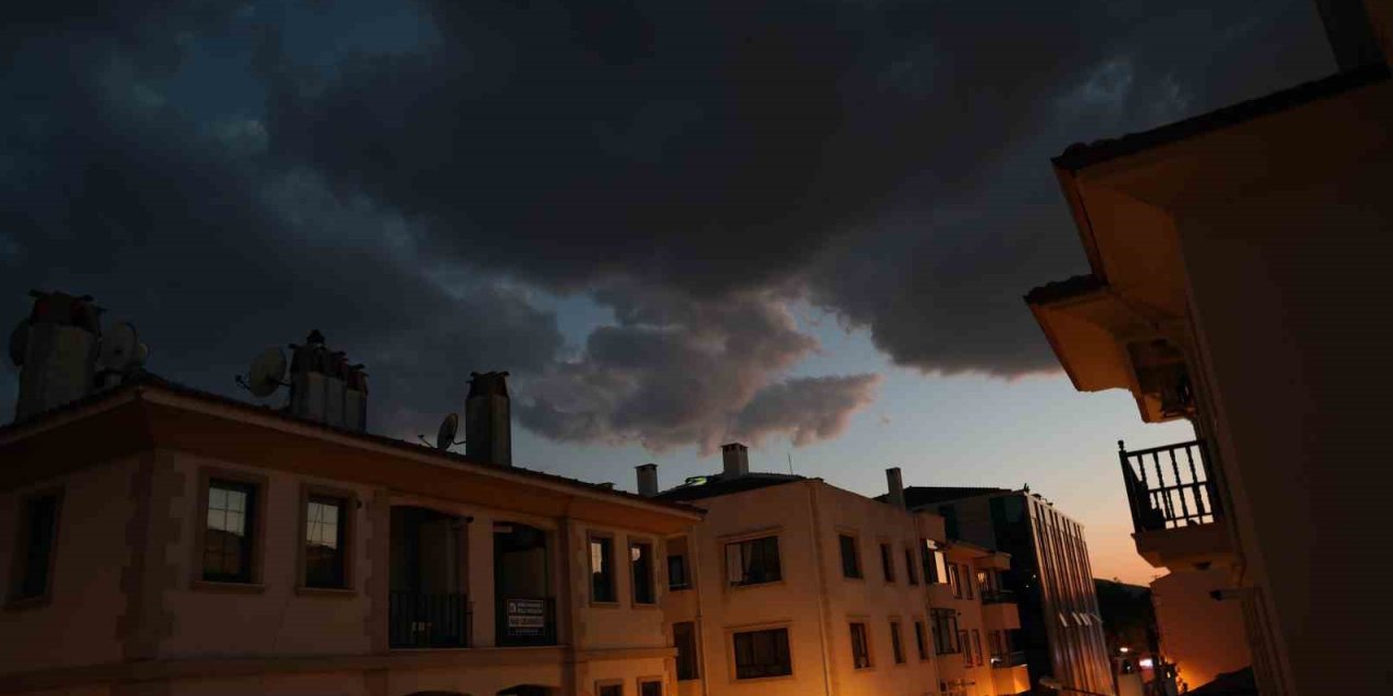 Kuşadası yangınının kara bulutları Muğla’ya ulaştı