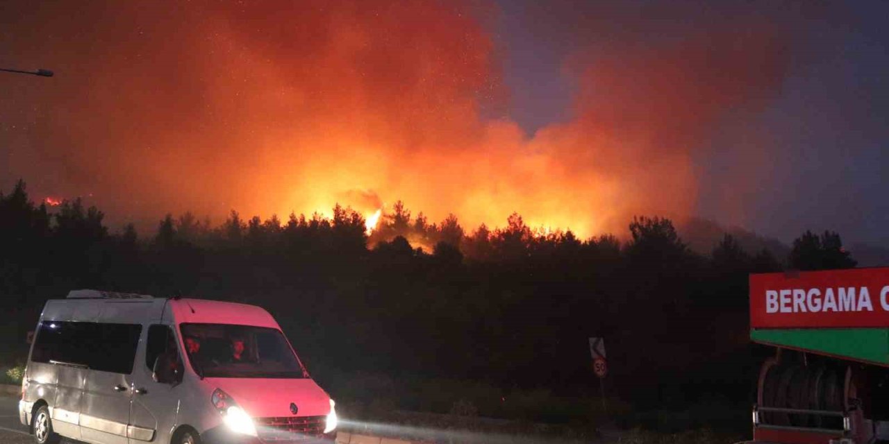 İzmir Selçuk’taki yangın havadan görüntülendi