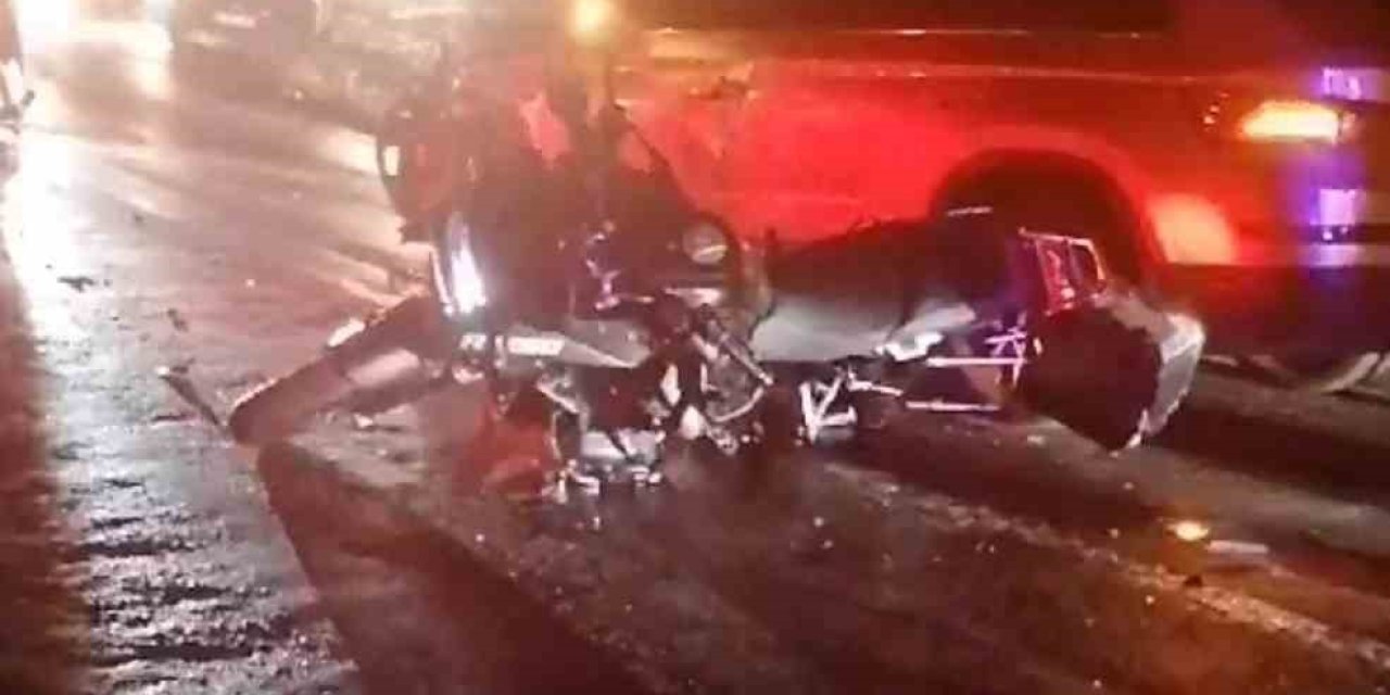 Motosikletle otomobil çarpıştı: 2 yaralı