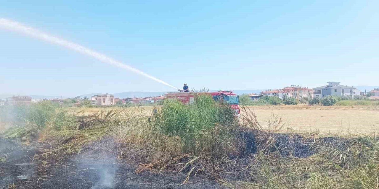 Denizli’de çöplük alanda çıkan yangın büyümeden söndürüldü