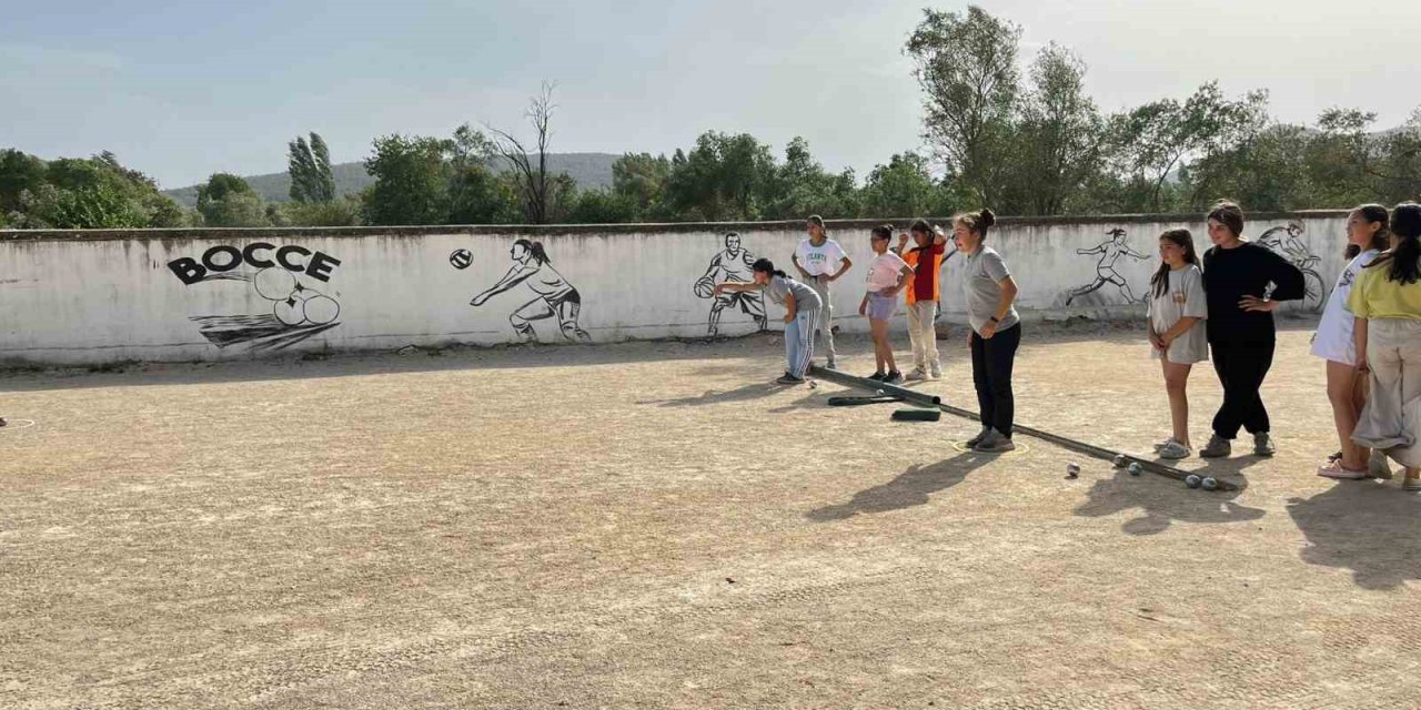 Ula’da bocce sporu çocuklar için vazgeçilmez oldu