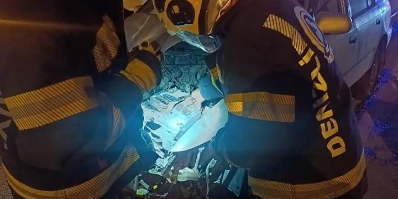 Denizli’de direksiyon hakimiyetini kaybeden sürücü refüje çarptı; 1 yaralı