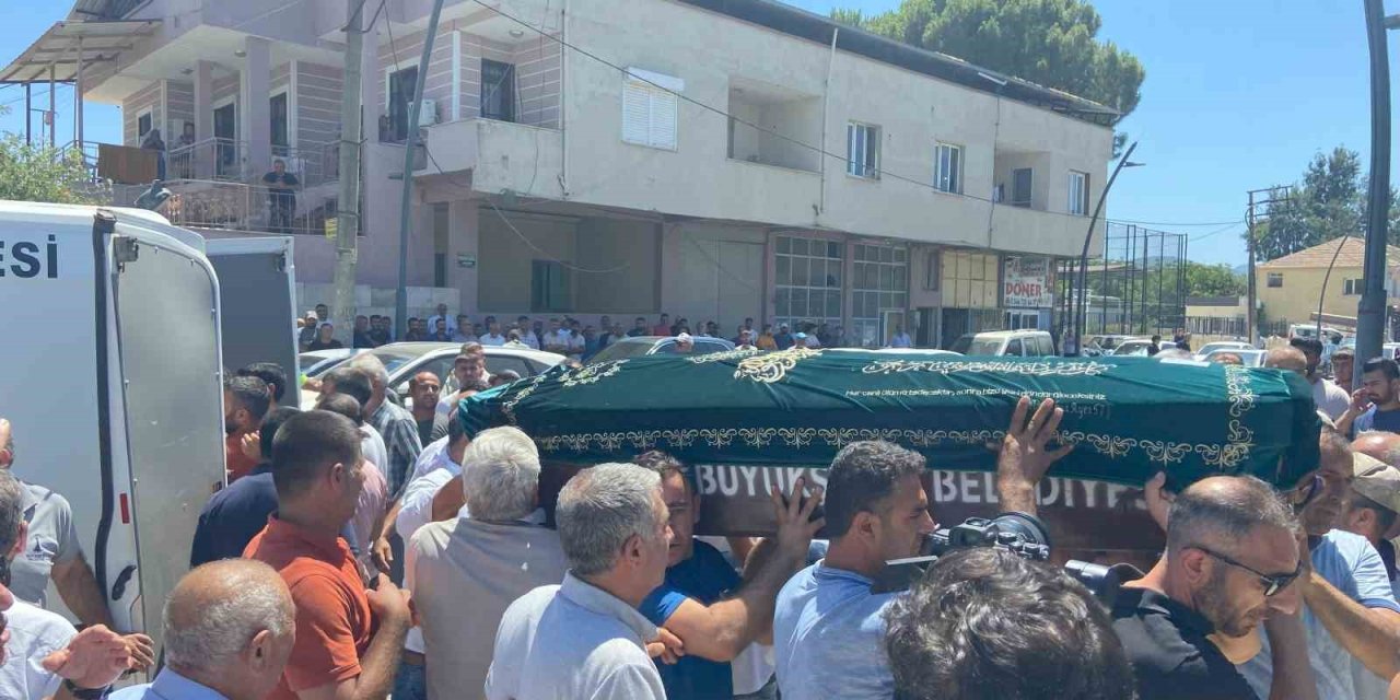 İzmir’deki patlamada hayatını kaybeden kardeşlere acı veda