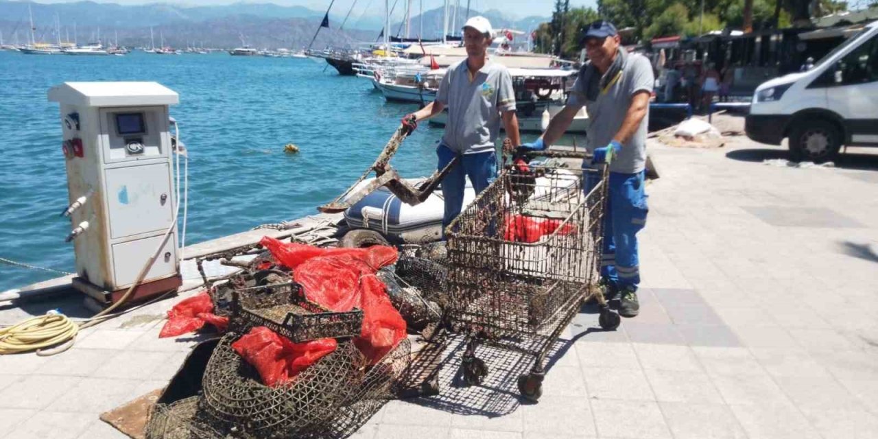 Fethiye’de deniz temizliği: Denizden market arabası çıktı