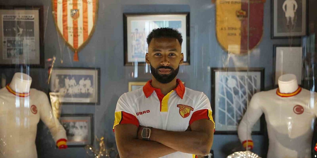 Göztepe, Nazım Sangare’yi duyurdu