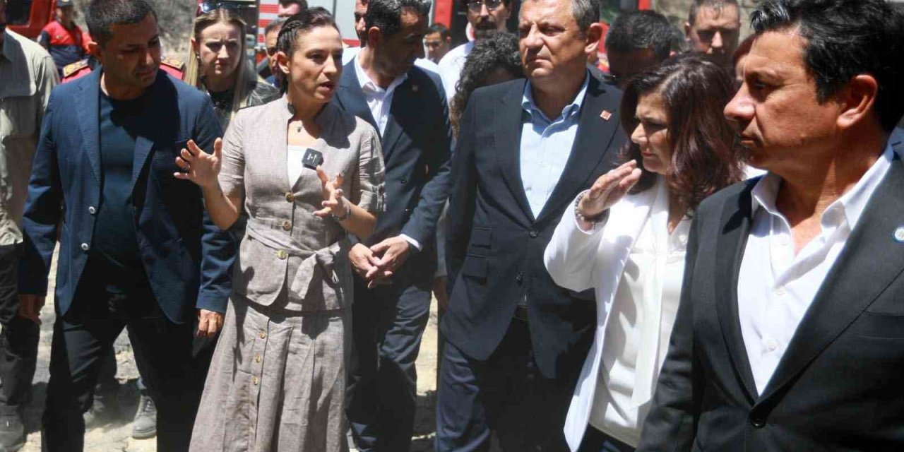 CHP Genel Başkanı Özgür Özel, Selçuk’ta yangın alanında incelemede bulundu