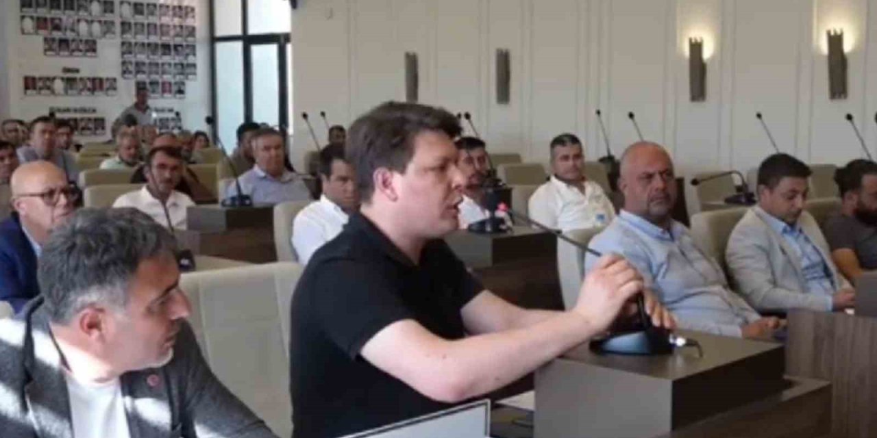 Kemalpaşa’daki Binali Yıldırım Millet Bahçesi’nin isim değişikliği önerisine AK Parti’den tepki