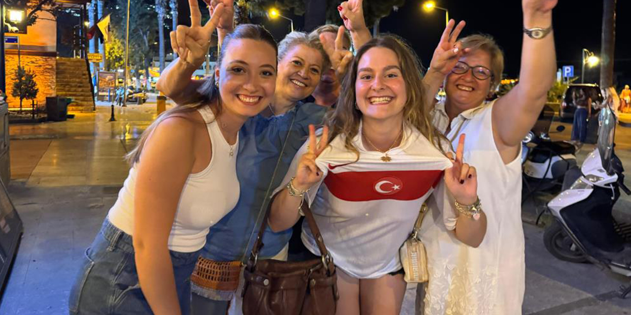 Kuşadası’nda milli heyecan yaşandı