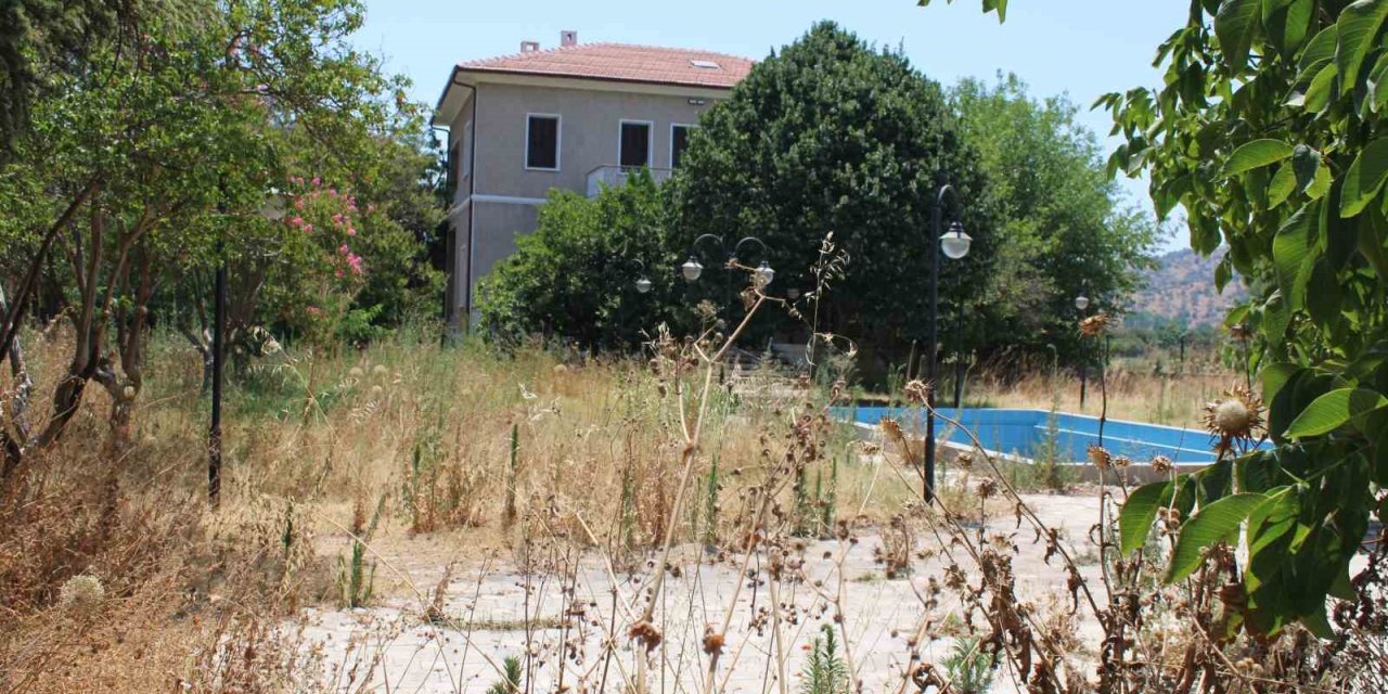 Bu görüntü Menderes’in hatırasına yakışmıyor