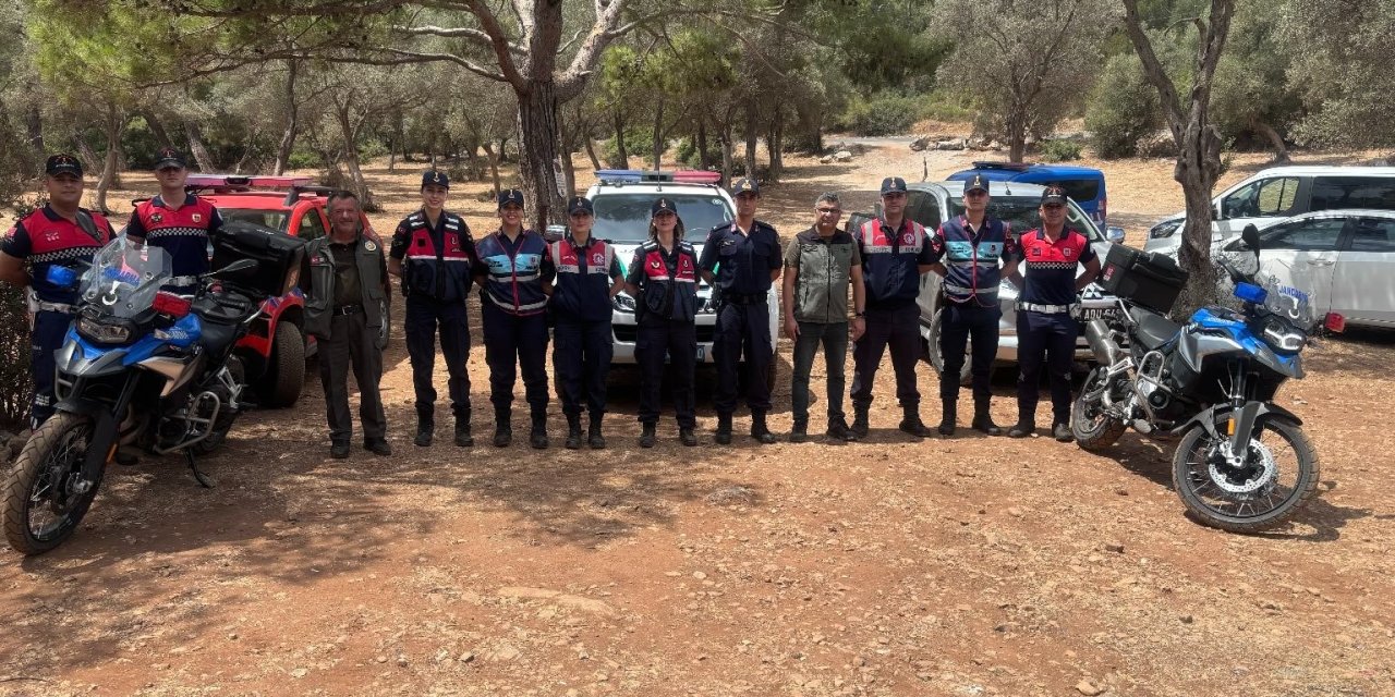 Jandarma atık camları topladı, farkındalık oluşturdu