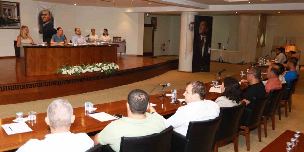 Selçuk Belediye Meclisi’nde ’Afetlere Karşı Dayanıklı Kent Deklarasyonu’nu imzalandı