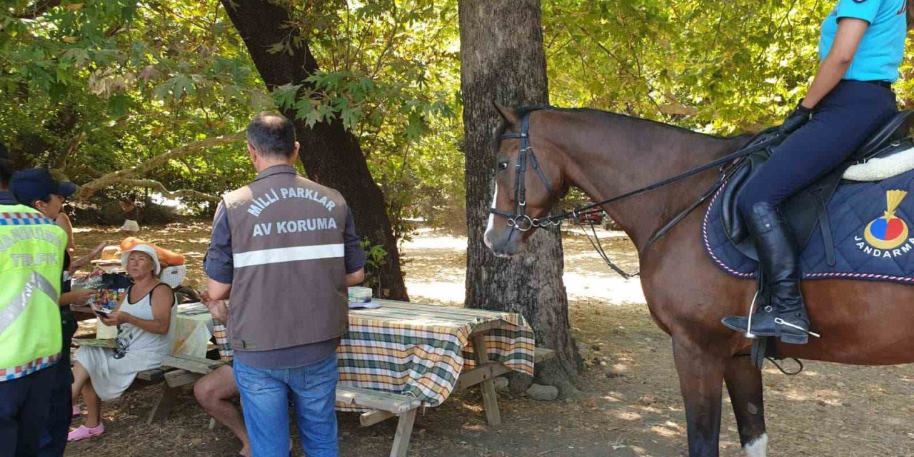Milli Park’ta ziyaretçiler çevre konusunda bilgilendirildi