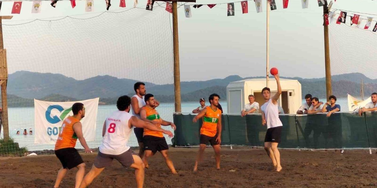 Köyceğiz’de Plaj Hentbolu Turnuvasında 14 takım mücadele etti