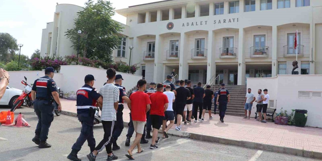 Göçmen kaçakçılığı operasyonunda 8 gözaltı