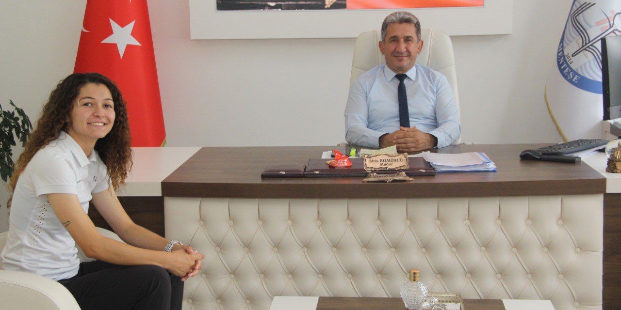 Menteşe İlçe Milli Eğitim Müdürü Kömürcü şampiyon sporcuyu ağırladı