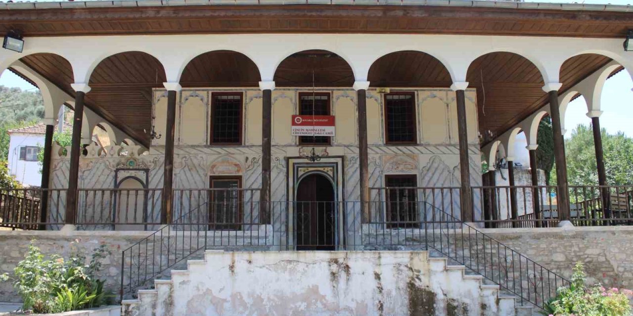 Koçarlı’da tarihe tanıklık eden Cihanoğlu Camii, 239 yıldır ayakta