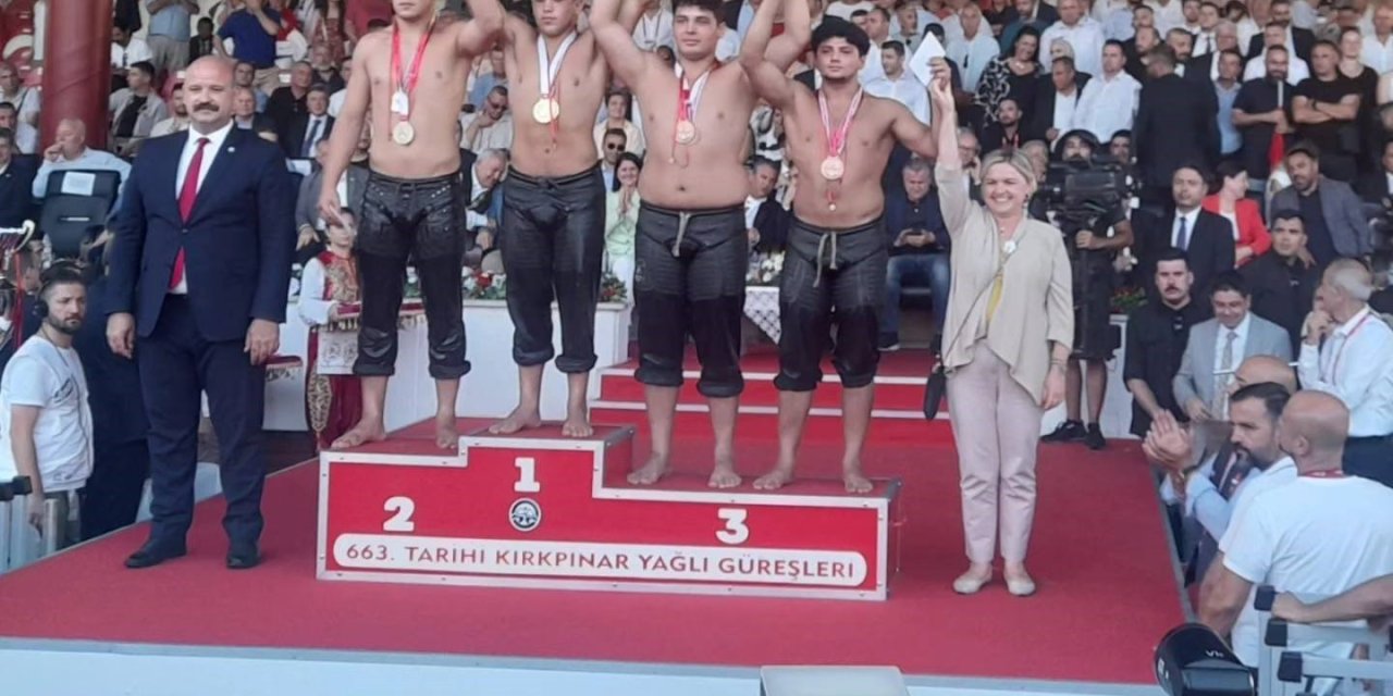 Merkezefendi’nin sporcusu tarihi Kırkpınar güreşlerinden dereceyle döndü