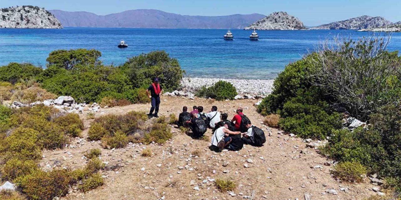 Bozburun’da  karada 16 düzensiz göçmen yakalandı