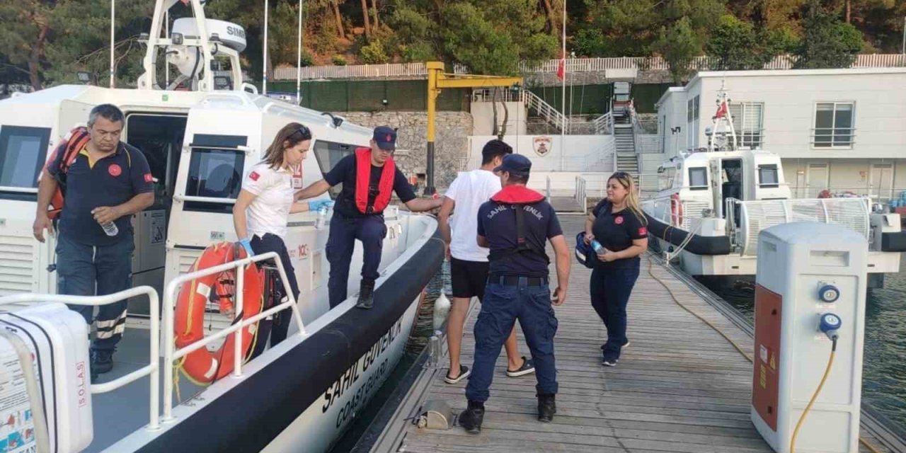 Denizde rahatsızlanan vatandaşın Sahil Güvenlik ekiplerince tıbbi tahliyesi yapıldı