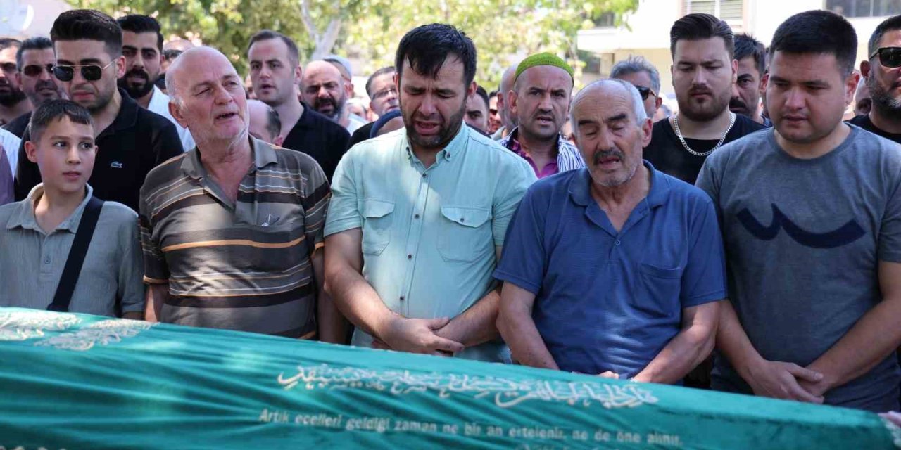 İzmir’de öldürülen gümüşçü esnafı son yolculuğuna uğurlandı