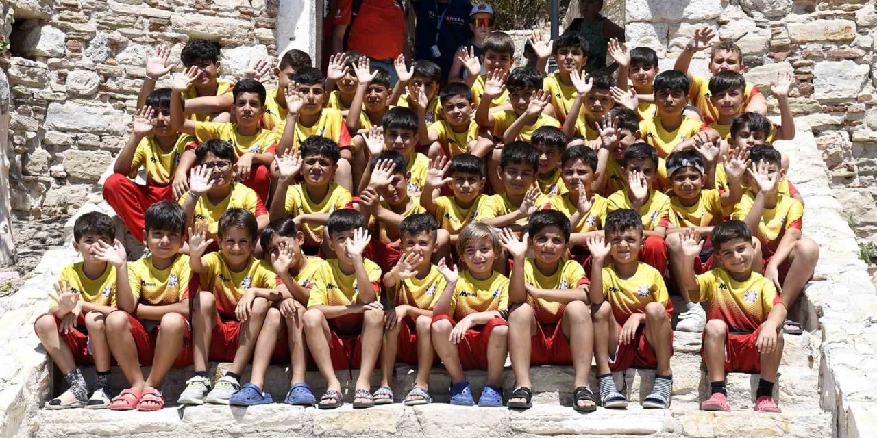 Kuşadası Belediyesi Nusaybinli çocukları ilk kez denizle buluşturdu