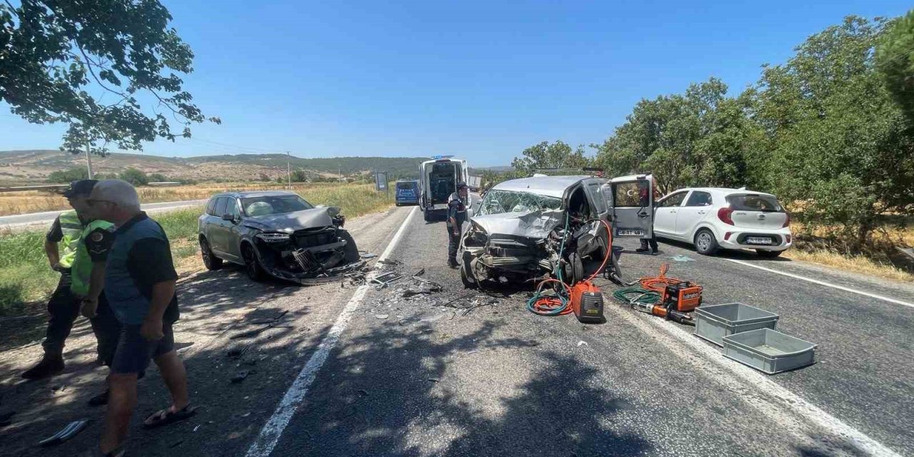 İzmir’deki kazada ağır yaralanan sürücü hayatını kaybetti