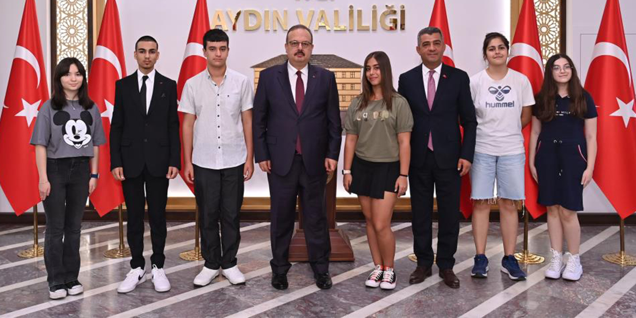 Vali Canbolat, LGS’de tam puan alan öğrencileri ağırladı