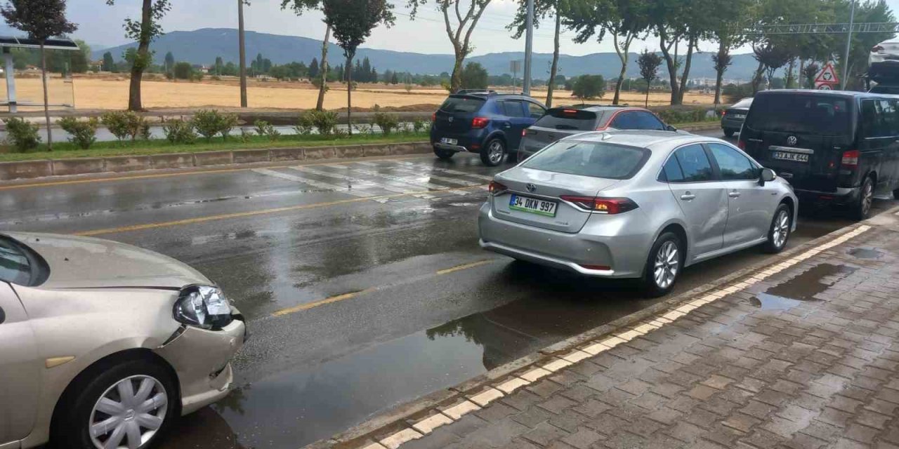 Menteşe’de 6 araçlı zincirleme trafik kazası