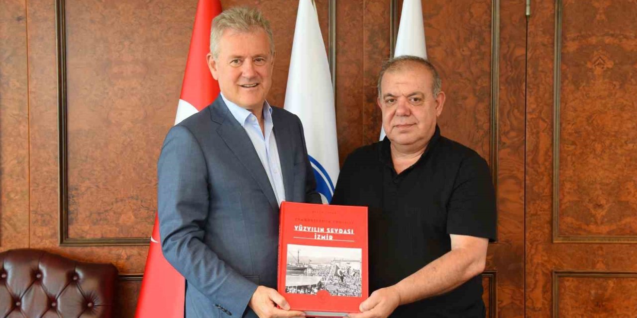 “Yüzyılın Sevdası İzmir” okuyucuyla buluştu