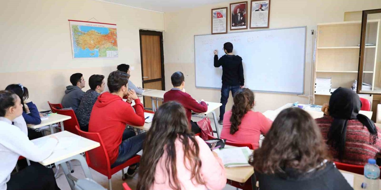 Denizli Büyükşehirden ücretsiz YKS kursu