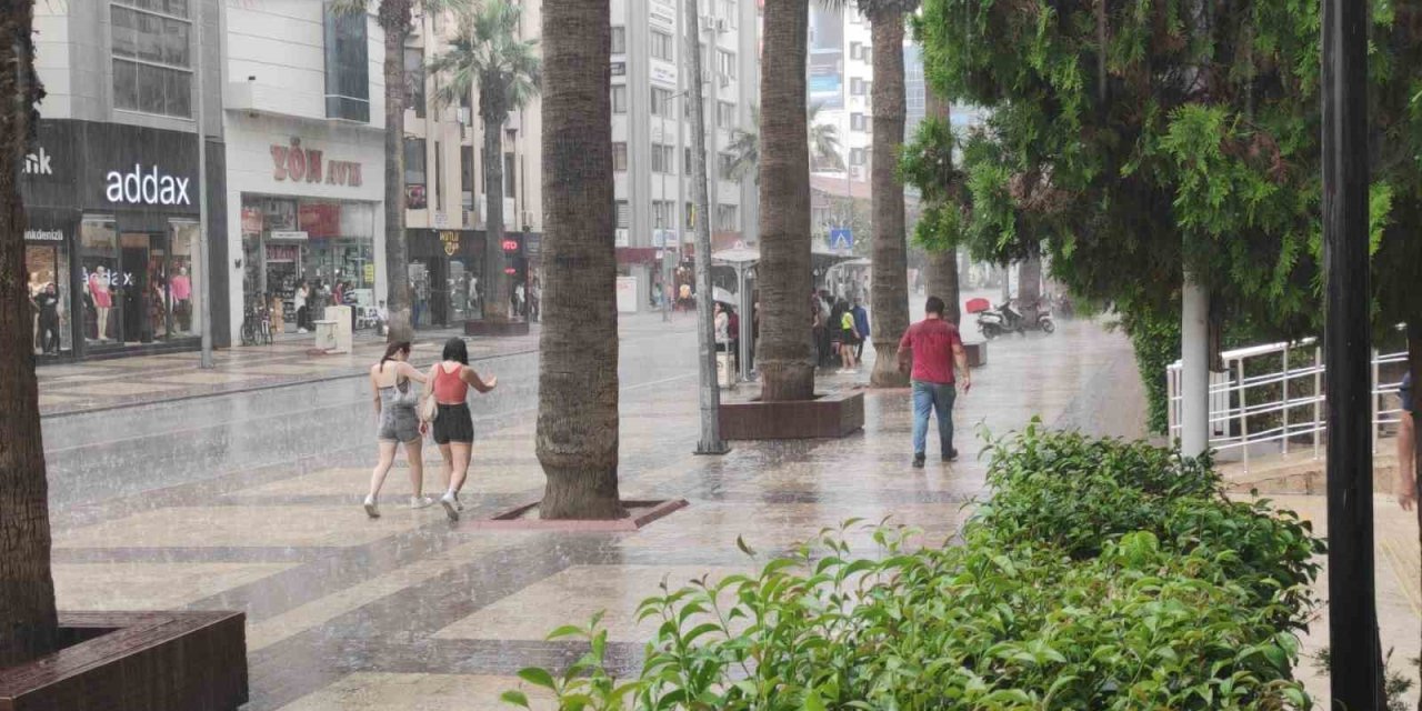 Denizli yaz yağmuruyla serinledi