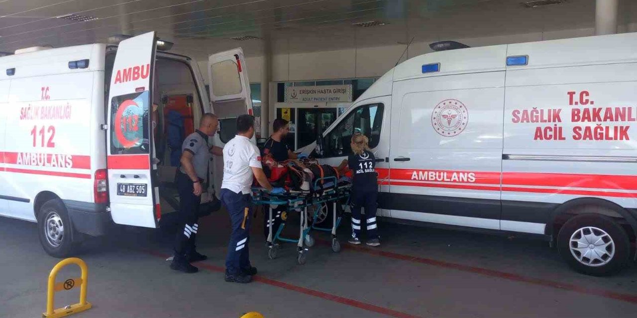 Muğla Akyaka’da meydana gelen kazada 2 kişi hayatını kaybetti, yaralı sayısı artıyor