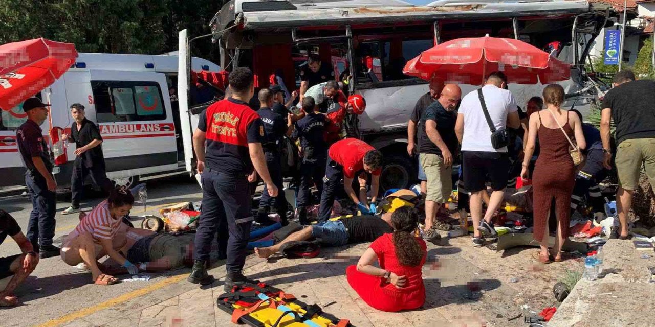 Freni boşalan tur otobüsü dehşet saçtı: 4’ü ağır çok sayıda yaralı