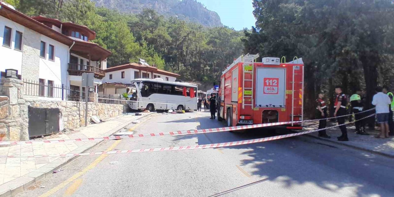 Muğla’daki feci kaza araç kamerasına yansıdı