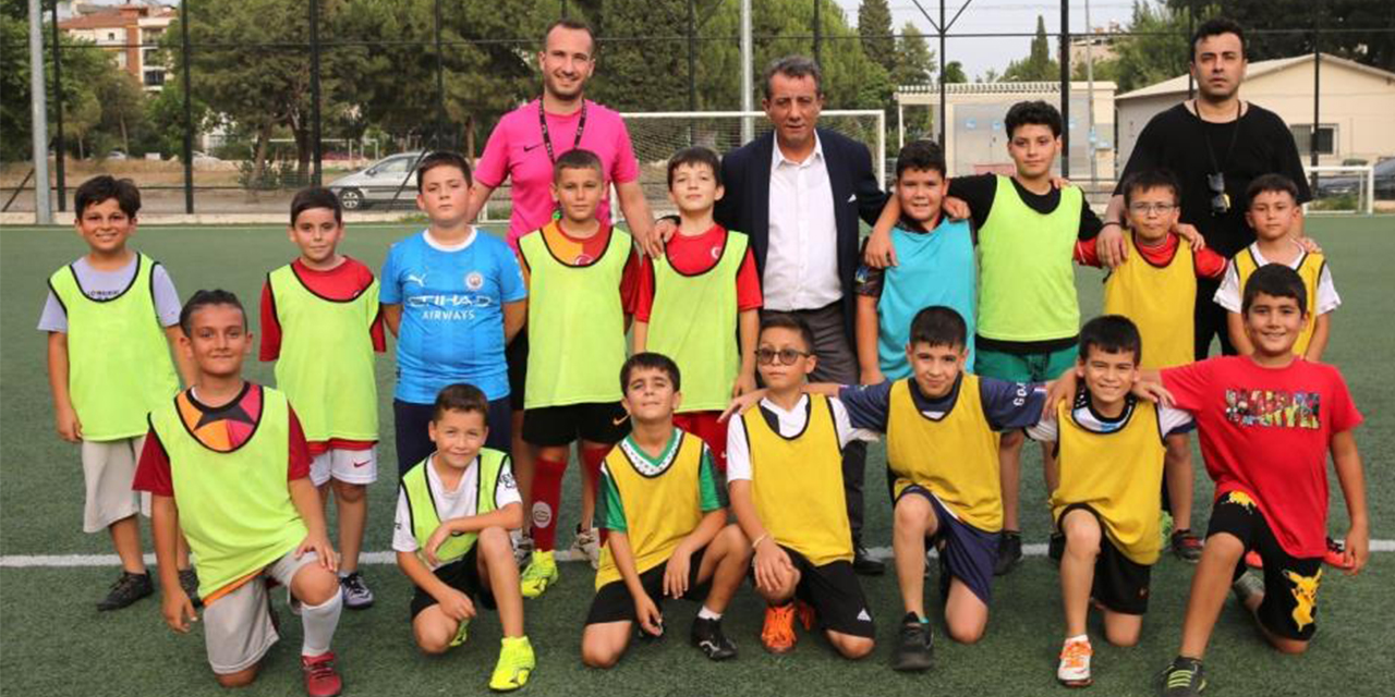 Başkan Yetişkin geleceğin futbolcularıyla buluştu