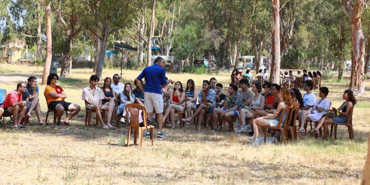 Genç ve usta tiyatrocular Selçuk’ta buluştu
