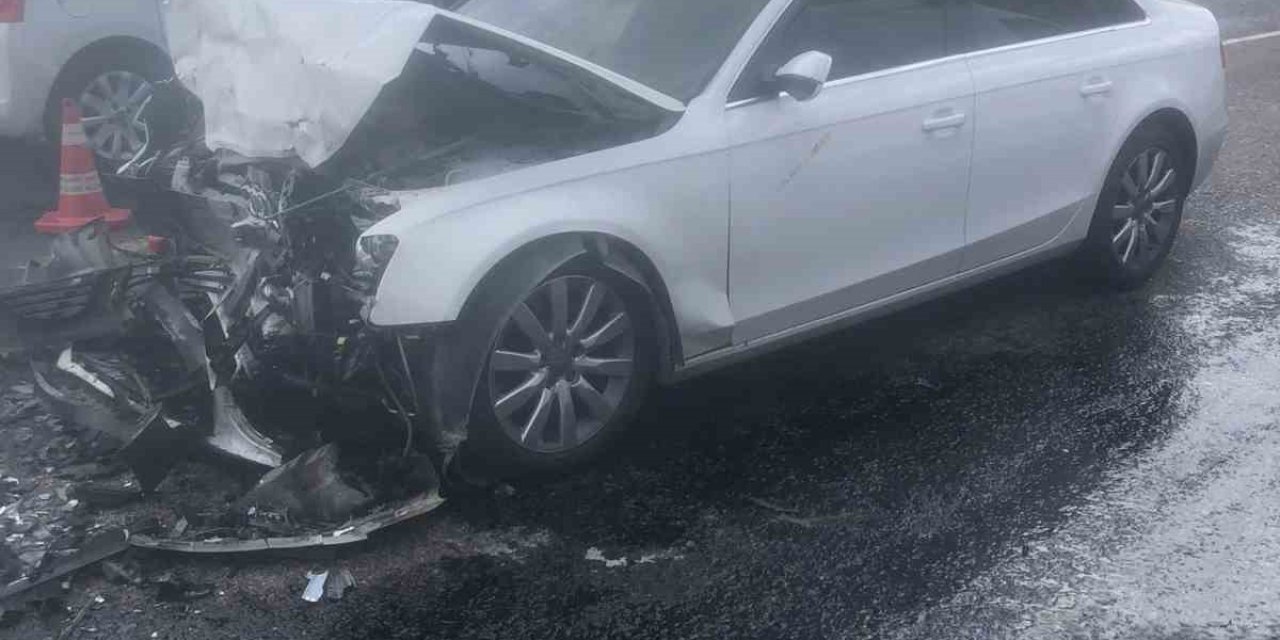 Seydikemer’de 2 otomobil kafa kafaya çarpıştı: 7 yaralı