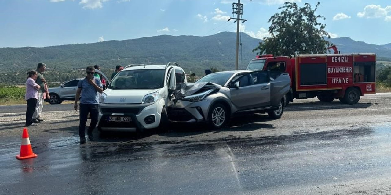Aynı yöne giden 2 otomobil çarpıştı 6 yaralı