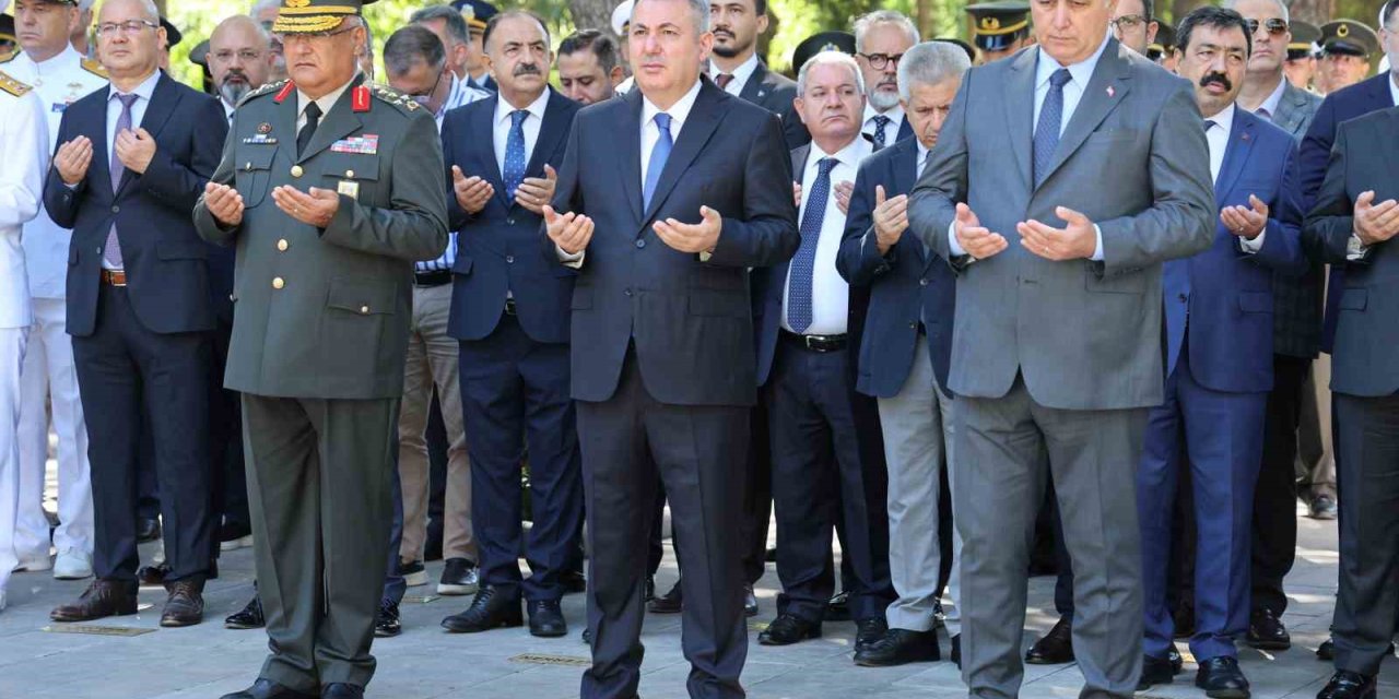 15 Temmuz şehitleri İzmir’de dualarla anıldı