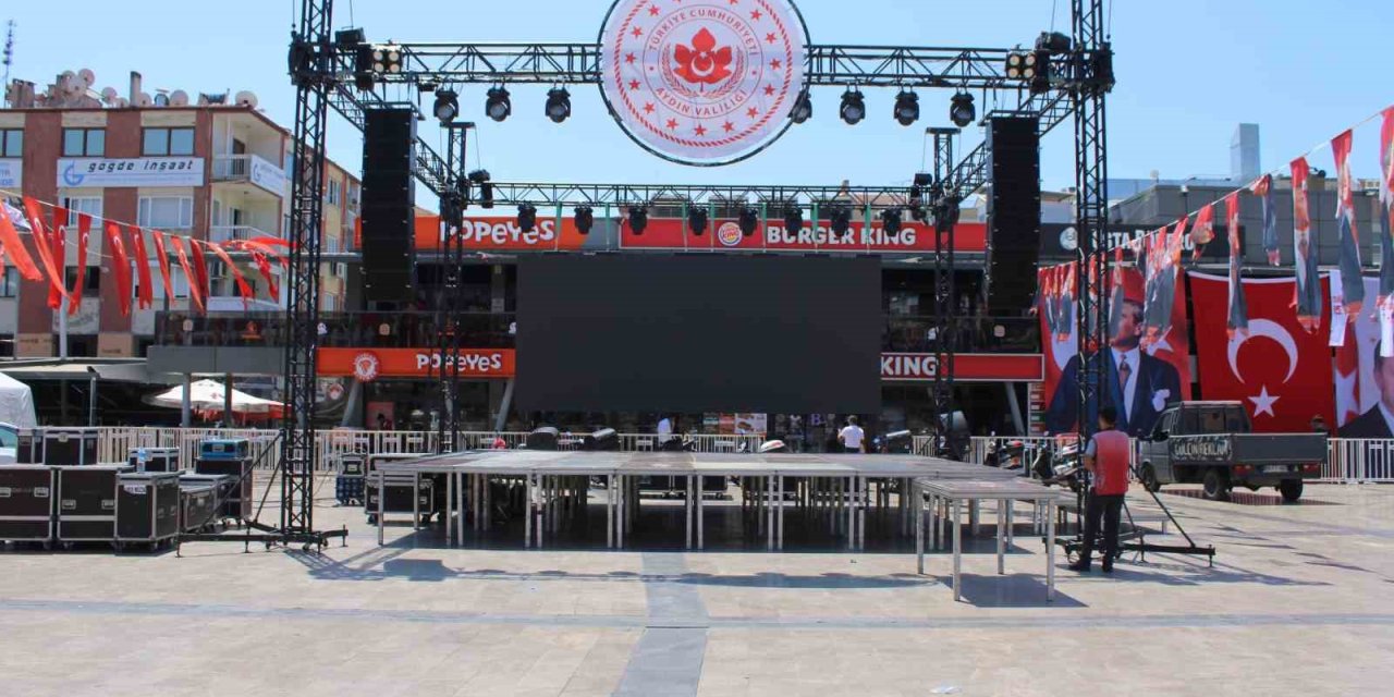 Kent Meydanı, ’15 Temmuz’ kutlamalarına hazır